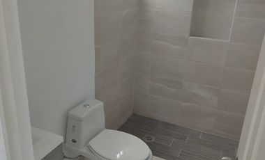 Hermosa casa de 3 niveles en RENTA
