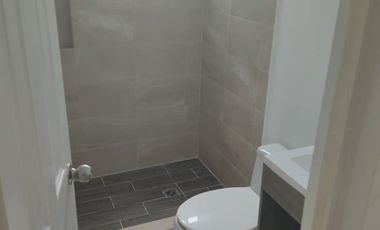 Hermosa casa de 3 niveles en RENTA