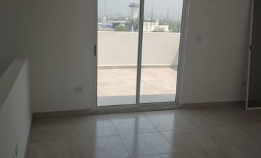 Hermosa casa de 3 niveles en RENTA