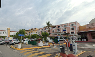 Departamento ubicado en colonia Marina Vallarta. Con 2 recamaras y 87m2. A unos minutos de playa Bocanegra.