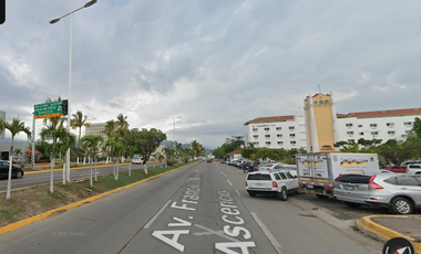 Departamento ubicado en colonia Marina Vallarta. Con 2 recamaras y 87m2. A unos minutos de playa Bocanegra.