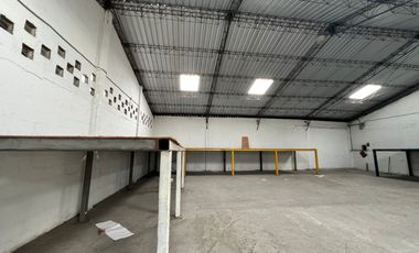 Alquilo bodega en Complejo de bodegas y oficinas en el Norte de Guayaquil