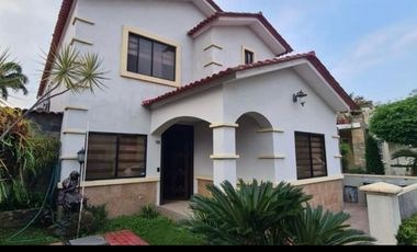 Vendo casa en Ciudad Celeste de 4 dormitorios