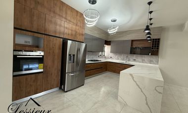 SE VENDE CASA UBICADA EN PRIVADO LA ZARZUELA