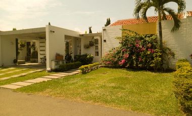 SE VENDE CASA,EL CASTILLO,JAMUNDI,AL SUR DE CALI, UN PISO