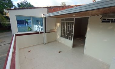 SE VENDE CASA EN FLORIDABLANCA POR LA CALLE 200