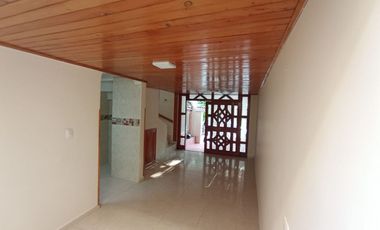 SE VENDE CASA EN FLORIDABLANCA POR LA CALLE 200