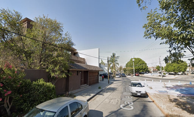 VENTA DE CASA DE GRAN TAMAÑO EN LOMAS DE SAN LUIS SLP