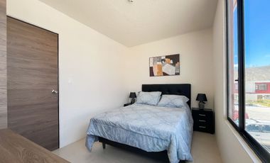 Mitad del Mundo - Amplia Casa por Estrenar en Conjunto Privado