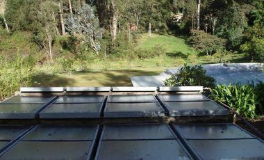 Casa en dos plantas de ladrillo y madera en un terreno de 25.000 m2 (2.5 hectáreas)