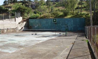 Casa en dos plantas de ladrillo y madera en un terreno de 25.000 m2 (2.5 hectáreas)