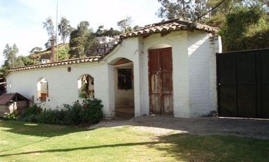 Casa en dos plantas de ladrillo y madera en un terreno de 25.000 m2 (2.5 hectáreas)