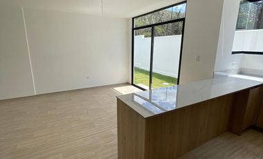 Pomasqui, Dentro de Urbanización Privada - Amplia casa por estrenar.