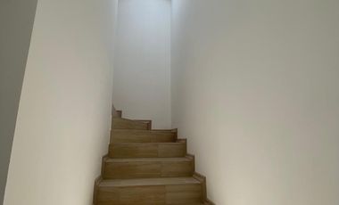 Pomasqui, Dentro de Urbanización Privada - Amplia casa por estrenar.