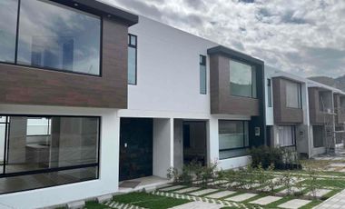 Pomasqui, Dentro de Urbanización Privada - Amplia casa por estrenar.