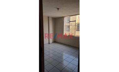 Alquilo Mini Departamento ( Puede Usarse Como Oficinas) En Piso 2, Vista Exterior En Urb. Monserrate, Ideal Para Estudiantes, Cerca A La Universidad U