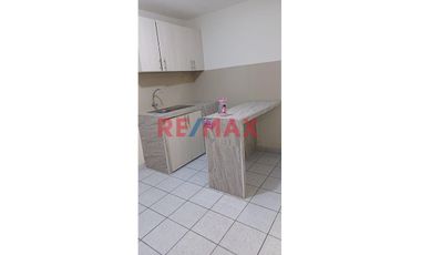 Alquilo Mini Departamento ( Puede Usarse Como Oficinas) En Piso 2, Vista Exterior En Urb. Monserrate, Ideal Para Estudiantes, Cerca A La Universidad U