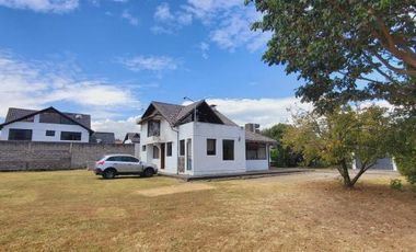 CASA INDEPENDIENTE EN VENTA  – SECTOR MIRASIERRA, VALLE DE LOS CHILLOS
