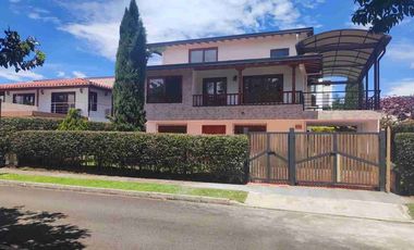 SE ARRIENDA CASA UNIFAMILIAR EN LA CEJA