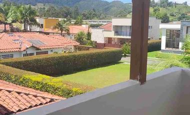 SE ARRIENDA CASA UNIFAMILIAR EN LA CEJA