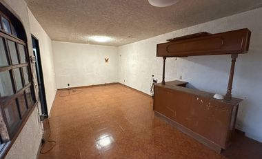 CASA CON LOCAL EN RENTA