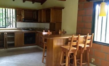 Arriendo finca en Rionegro sector de Llanogrande a solo 500 m2 aprox/ vía ppal