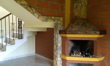Arriendo finca en Rionegro sector de Llanogrande a solo 500 m2 aprox/ vía ppal