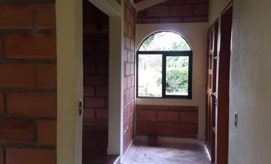 Arriendo finca en Rionegro sector de Llanogrande a solo 500 m2 aprox/ vía ppal