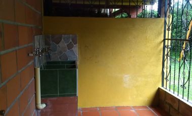 Arriendo finca en Rionegro sector de Llanogrande a solo 500 m2 aprox/ vía ppal