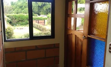 Arriendo finca en Rionegro sector de Llanogrande a solo 500 m2 aprox/ vía ppal