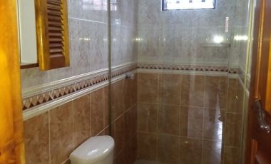 Arriendo finca en Rionegro sector de Llanogrande a solo 500 m2 aprox/ vía ppal