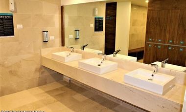 Penthouse de 4 recámaras y dos niveles en venta en Juriquilla, Querétaro