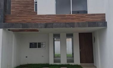 casa tres recamaras Renta cada una con baño Paseo Del Agua XiXiTLA Cholula