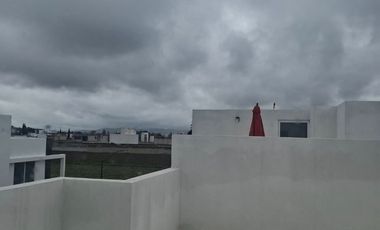 casa tres recamaras Renta cada una con baño Paseo Del Agua XiXiTLA Cholula