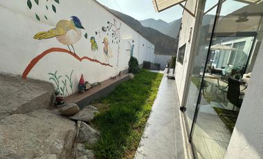 Casa Moderna con Piscina y Jardín en La Planicie – Cieneguilla