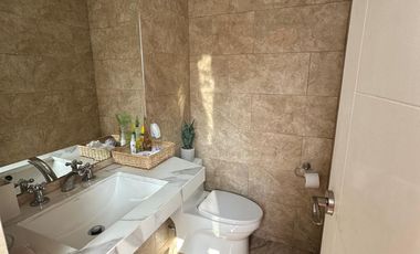 Casa Moderna con Piscina y Jardín en La Planicie – Cieneguilla
