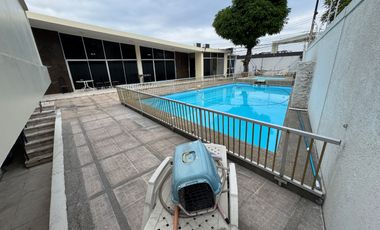 En venta casa de 5 dormitorios en BARRIO CENTENARIO.