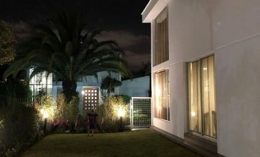 Casa de Venta, Sector Ventura Mall, muy cerca de vias principales