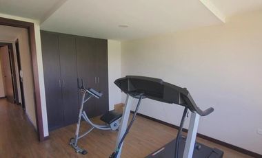 VENTA DE CASA 3 DORMITORIOS Y ESTUDIO,  MIRASIERRA, VALLE DE LOS CHILLOS