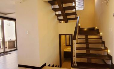 VENTA DE CASA 3 DORMITORIOS Y ESTUDIO,  MIRASIERRA, VALLE DE LOS CHILLOS