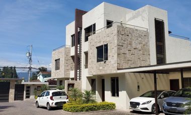 VENTA DE CASA 3 DORMITORIOS Y ESTUDIO,  MIRASIERRA, VALLE DE LOS CHILLOS