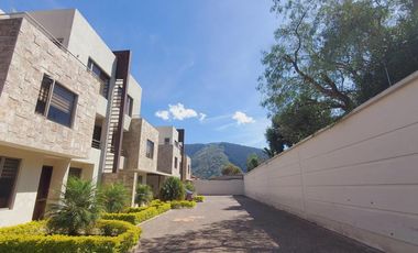 VENTA DE CASA 3 DORMITORIOS Y ESTUDIO,  MIRASIERRA, VALLE DE LOS CHILLOS