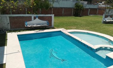 CASA EN VENTA, CON ALBERCA, AMPLIO JARDIN, FRACCIONAMIENTO LA PALMA, JIUTEPEC, MORELOS