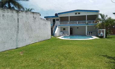 CASA EN VENTA, CON ALBERCA, AMPLIO JARDIN, FRACCIONAMIENTO LA PALMA, JIUTEPEC, MORELOS