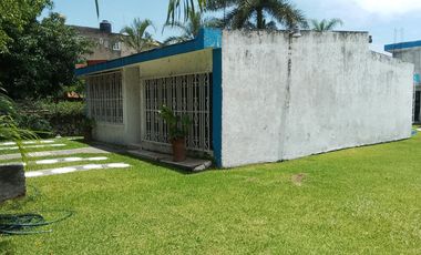 CASA EN VENTA, CON ALBERCA, AMPLIO JARDIN, FRACCIONAMIENTO LA PALMA, JIUTEPEC, MORELOS