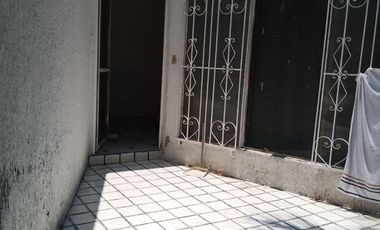 CASA EN VENTA, CON ALBERCA, AMPLIO JARDIN, FRACCIONAMIENTO LA PALMA, JIUTEPEC, MORELOS