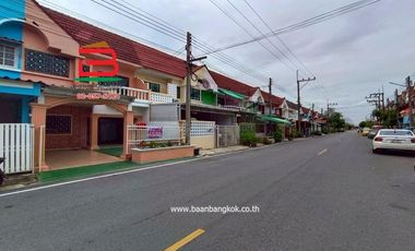 ทาวน์เฮาส์ หมู่บ้าน จิตภาวรรณ (รังสิต-นครนายก คลอง 11) เนื้อที่ 21.8 ตรว. ใกล้วัดสระบัว ถนนรังสิต-นครนายก ตำบลบึงน้ำรักษ์ อำเภอธัญบุรี จังหวัดปทุมธานี