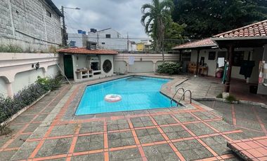 En venta casa de 7 dormitorios en cdla.Albonor.