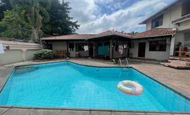 En venta casa de 7 dormitorios en cdla.Albonor.