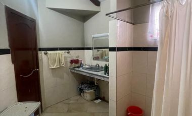 En venta casa de 7 dormitorios en cdla.Albonor.